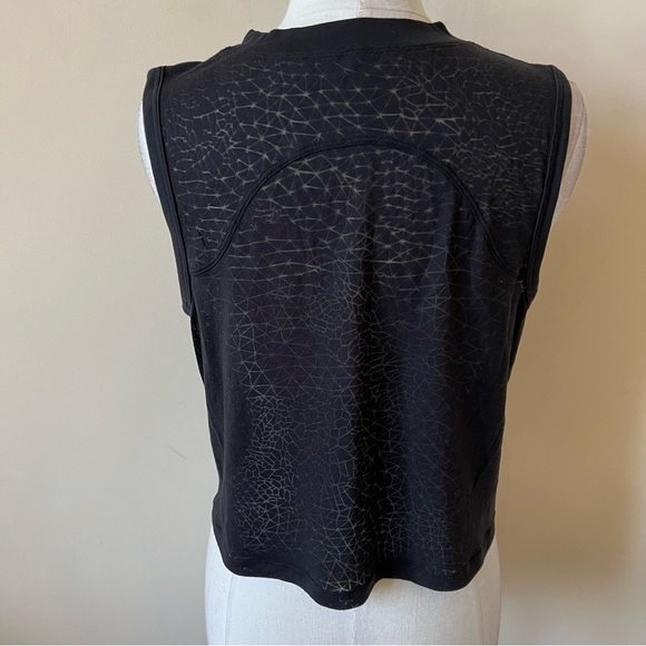 Lululemon Cinch Me Up Front Tank Top in Black 26108 - Picture 9 of 10